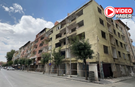 Niğde'de ağır hasarlı bina yıkılıyor