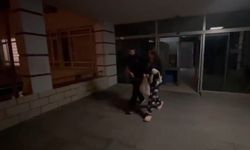 Annesini bıçaklayarak öldürdü