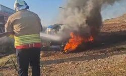 Tarlayı sürerken alev alan traktör küle döndü