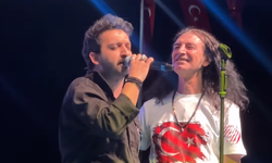 Murat Kekilli konserinde Niğdeli şarkıcı Esat Ergüven de sahne aldı