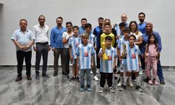 Futbolun minik yıldızlarından Tekten’e teşekkür ziyareti