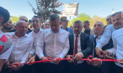 Özgür Özel, Çiftlik'te Halk Ekmek Fırını'nın açılışını yaptı
