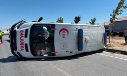 Niğde'de ambulans devrildi yaralılar var !