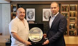 Başkan Özdemir’e Otokar’dan "Çevreci Başkan" plaketi
