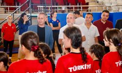 Rektör Uslu ve İl Müdürü Dorul'dan U12 Kadın Güreş Millî Takımı’na ziyaret