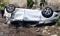 Dereye yuvarlanan otomobilde 2 kadın hayatını kaybetti