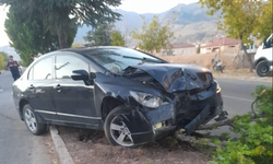 Altunhisar’da Trafik Kazası: 2 Kişi Hafif Yaralandı