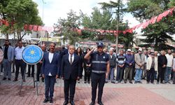 Kemerhisar’da 30 Ağustos Zafer Bayramı için çelenk sunma töreni düzenlendi