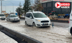 Niğde’de sağanak yağış trafiği olumsuz etkiledi
