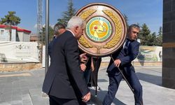 Niğde'de ahilik haftası kapsamında çelenk sunuldu