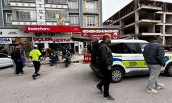 Kontrolden çıkan motosiklet park halindeki üç araca çarptı