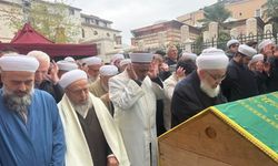 Ayakkabısı ıslanmasın diye çıkardı, elektrik akımına kapılıp hayatını kaybetti