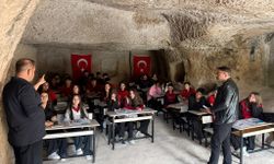 Türkiye’de bir ilk: Niğde’de öğrenciler tarihi manastırda ders işledi