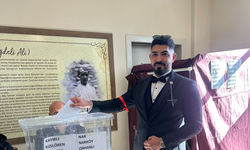 Niğde’de damat düğün gününde oy kullandı