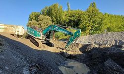 Niğde’de dere ve kanal temizliği çalışmaları devam ediyor