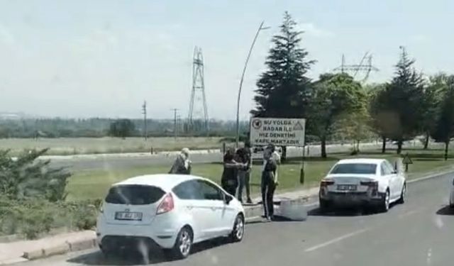 TOKİ Kavşağı'nda iki otomobil çarpıştı