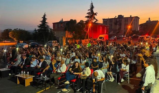 Gezen Sinema Altunhisar halkı ile  buluştu