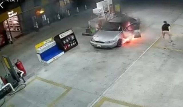 Yakıt aldığı otomobil bir anda alev aldı