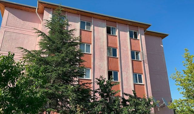 2 yaşındaki çocuk üçüncü kattan aşağı düştü