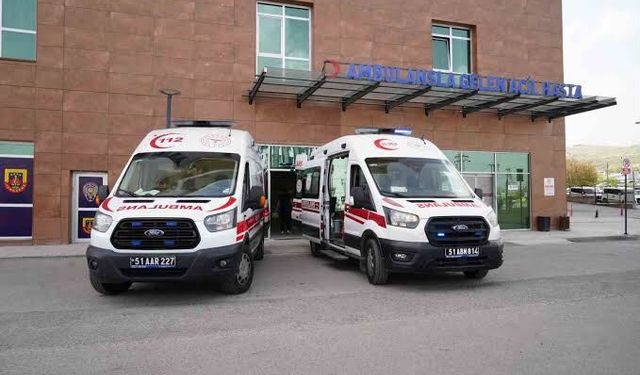 Niğde'de tır ile otomobil çarpıştı! Çok sayıda yaralı var