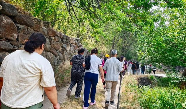 Niğde'de engelli bireyler Yeşilburç yürüyüş yolu'nda doğa ile buluştu