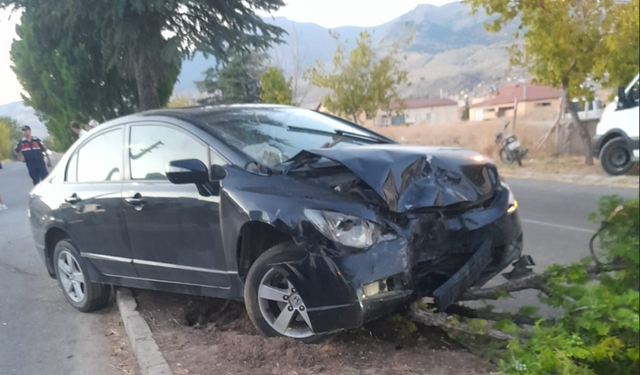 Altunhisar’da Trafik Kazası: 2 Kişi Hafif Yaralandı