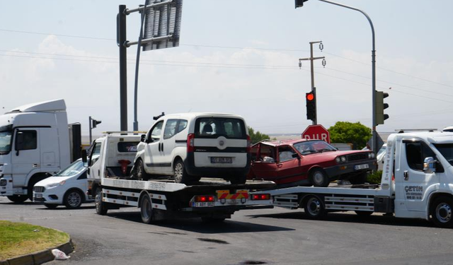 Niğde-Bor yolunda iki araç çarpıştı: 3 Yaralı