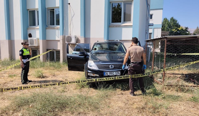 Hastane bahçesinde acı kayıp
