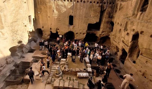 Gümüşler Manastırı'na kongre ziyareti