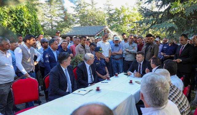 Vali Akmeşe, beldelere çıkarma yaptı