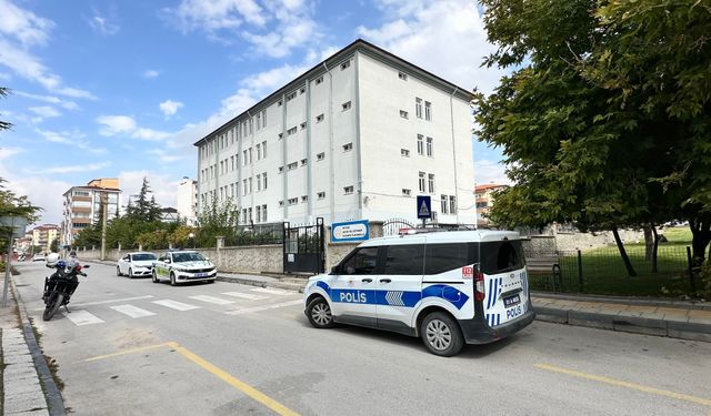 Niğde'de okul çevresinde silahlı şahıs paniği