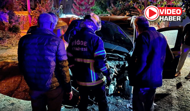 Niğde'de park halindeki otomobil yandı
