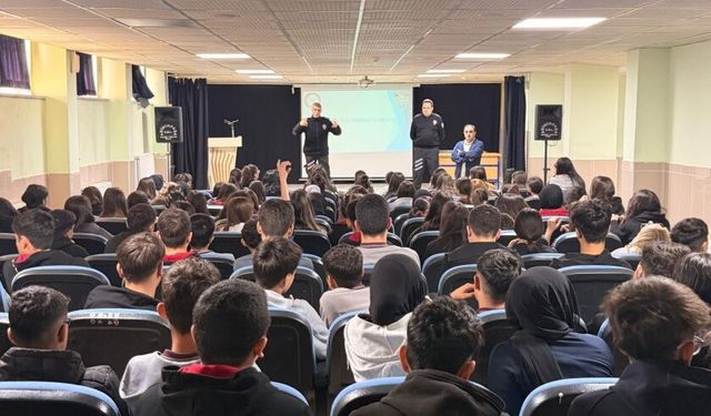 Niğde Emniyetinden öğrencilere dramalı ve görsel destekli eğitim