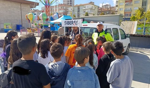 Niğde Emniyeti’nden sürücü ve öğrencilere trafik eğitimi