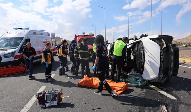 Otomobil ile kamyonet çarpıştı! Hayatını kaybedenler var