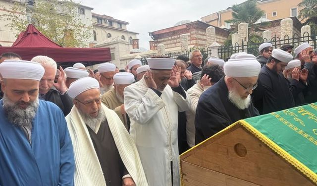 Ayakkabısı ıslanmasın diye çıkardı, elektrik akımına kapılıp hayatını kaybetti