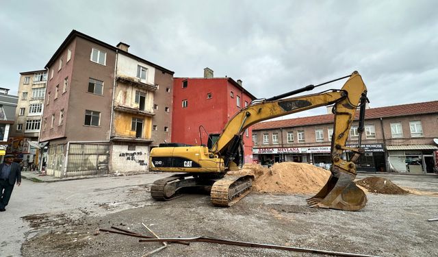 Niğde'de Kale Projesi kapsamında yıkım çalışmaları devam ediyor