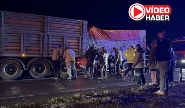 Niğde'de kamyonet tıra çarptı! Yaralı var
