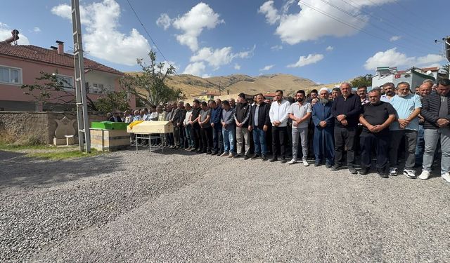 Niğdeli çift son yolculuğuna uğurlandı