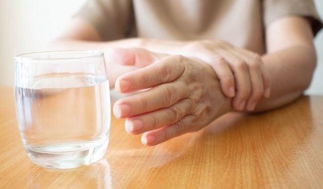 Bu belirtiler varsa Parkinson hastası olabilirsiniz!