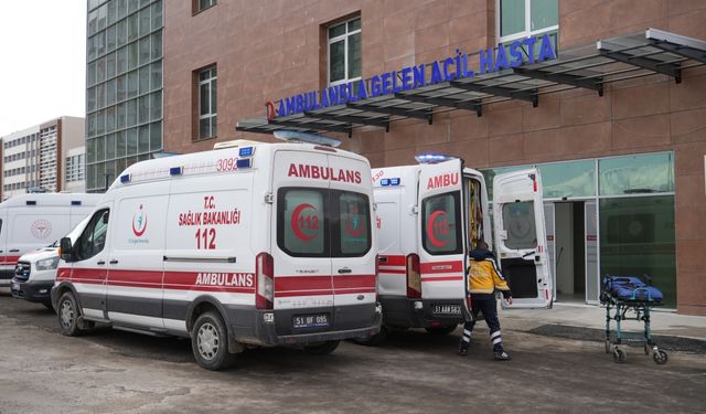Çiftlik’te iki otomobil çarpıştı: 6 yaralı