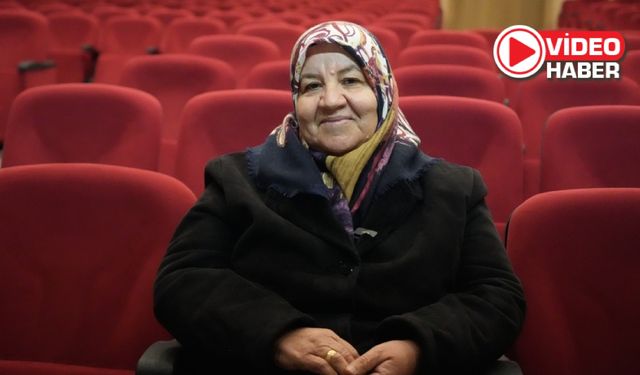 Çocukları için gittiği tiyatroda oyuncu oldu