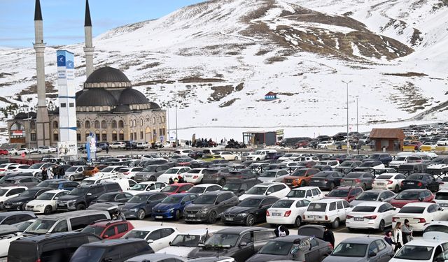 Erciyes'te yarıyıl tatilinin ilk gününde yoğunluk yaşandı