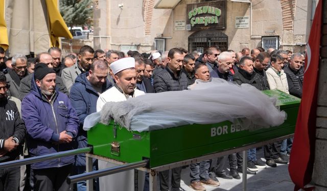 Eşi tarafından öldürülen genç kadın son yolculuğuna uğurlandı
