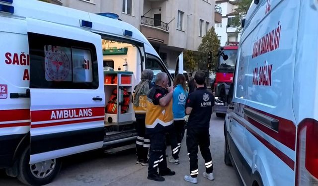 Evde çıkan yangını söndürmek isterken yaşamını yitirdi