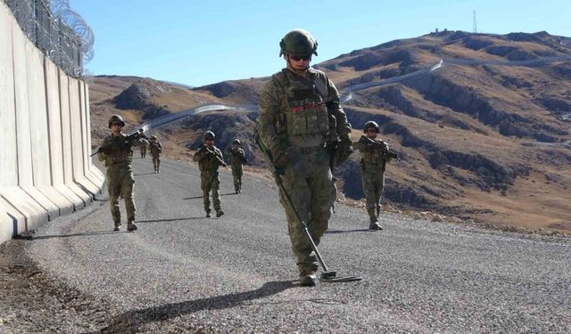 Hudutlarda 256 kişi yakalandı