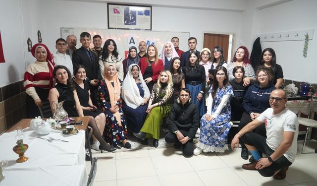 Katılımcılar Sahneyle Özgüven Kazanıyor