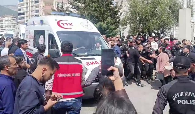 Ortaokulda Silah Sesleri: Can Kaybı Var