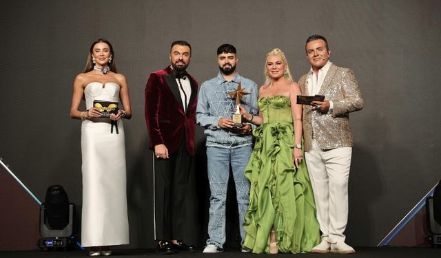 Rap Müziğin Yeni Sesi Apo2.1, İlk Ödülünü Coşkuyla Aldı!
