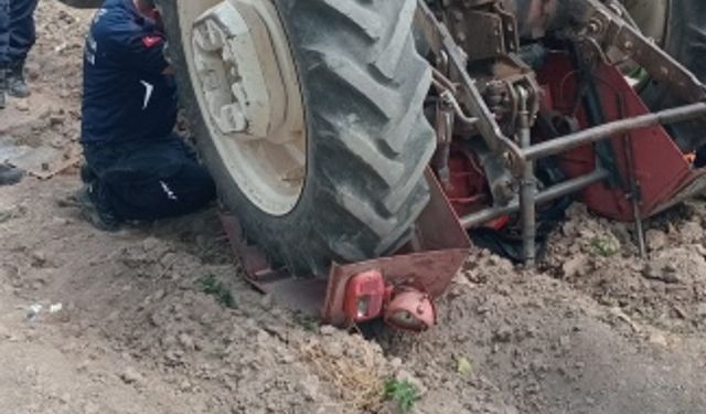 Takla Atan Traktörün Altından Yara Almadan Çıktı